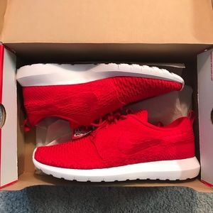 Brand new pair of Nike Roshe Runs